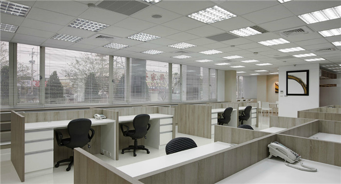 通透明亮的办公室装修设计