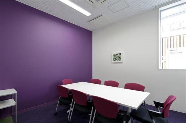 紫色空间办公室
