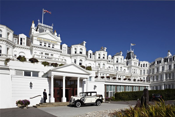 白色宫殿般的酒店外观设计欣赏