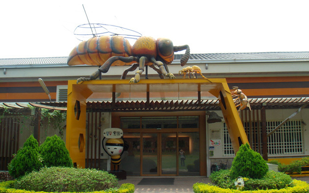 蜜蜂馆游乐园外观门头设计