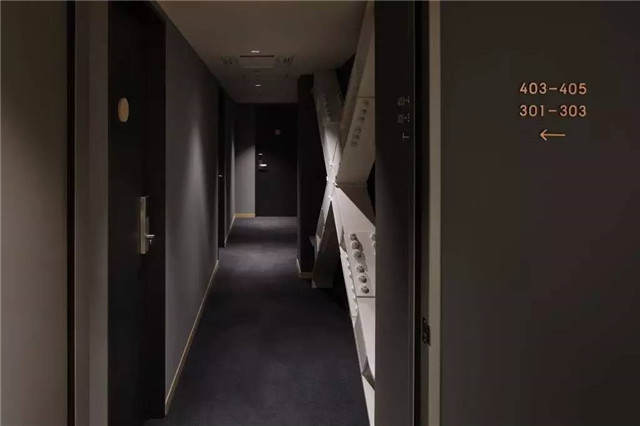 日本东京WIRED HOTLE精品酒店走廊设计图