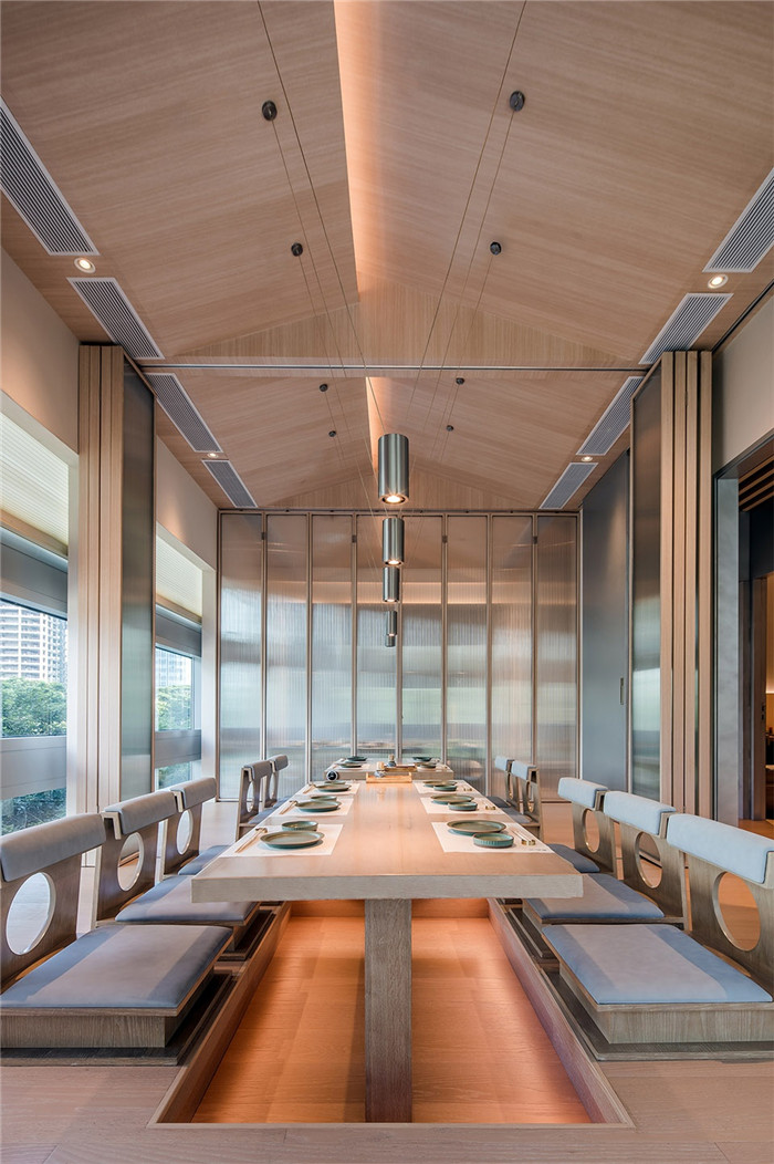 以云为主题创意寿司大高级料理餐厅设计案例