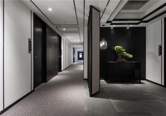 新中式旅居文化   云里新中式酒店客房走廊设计方案实景图