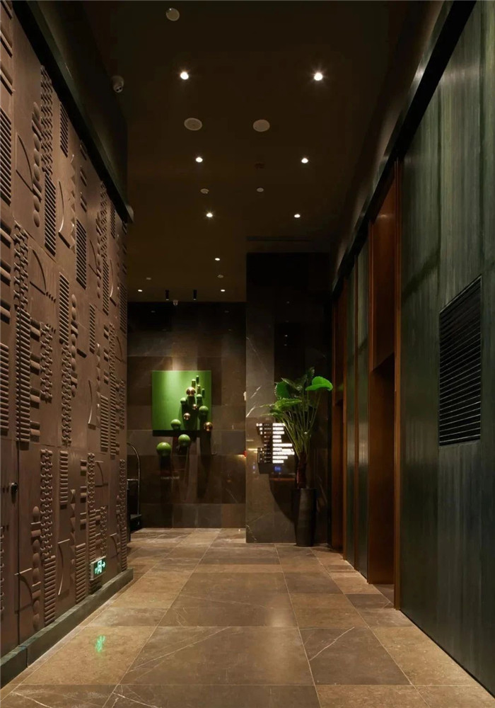 酒店客房走廊设计-潮流时尚与本土文化相结合的老酒店升级改造设计方案