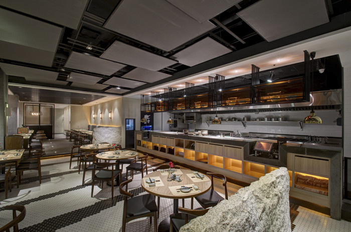 现代工业风的日式餐厅空间设计案例