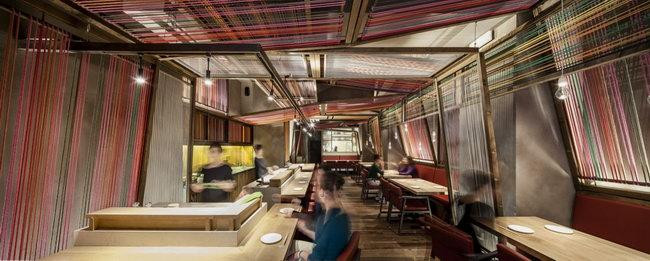 秘鲁风情与日式相结合的餐厅室内设计
