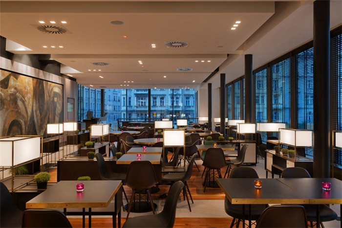 低调典雅的酒店用餐空间设计
