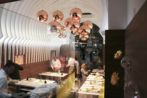 郑州专业时尚餐厅设计公司勃朗设计分享大教堂广场餐厅设计案例