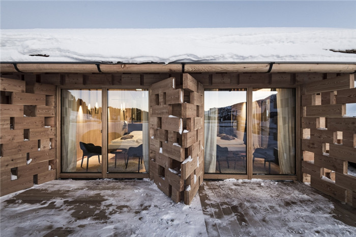 意大利雪山里的Zallinger现代木屋酒店设计案例