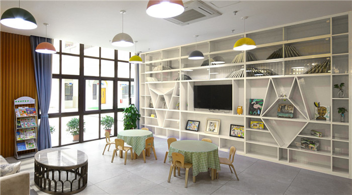郑州最专业的幼儿园设计公司分享梅沙国际幼儿园大厅展示区设计方案