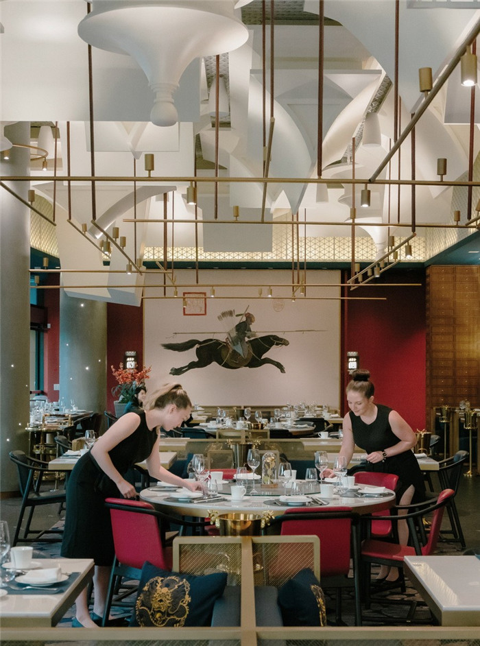 以北京文化为主题的全聚德创意烤鸭店用餐区设计案例