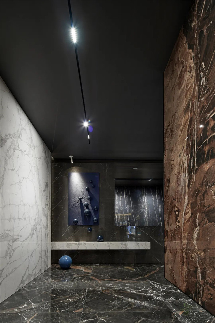 低调奢华大气的意大利REX锐思瓷砖展厅设计方案
