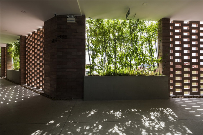 酒店走廊设计-将绿植融入设计的越南ATLAS酒店设计案例