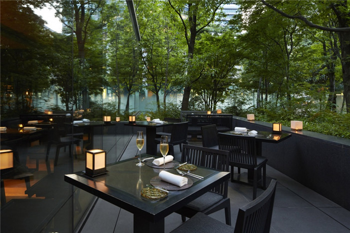 花园餐厅设计-最新度假酒店设计  日本东京安缦酒店设计赏析