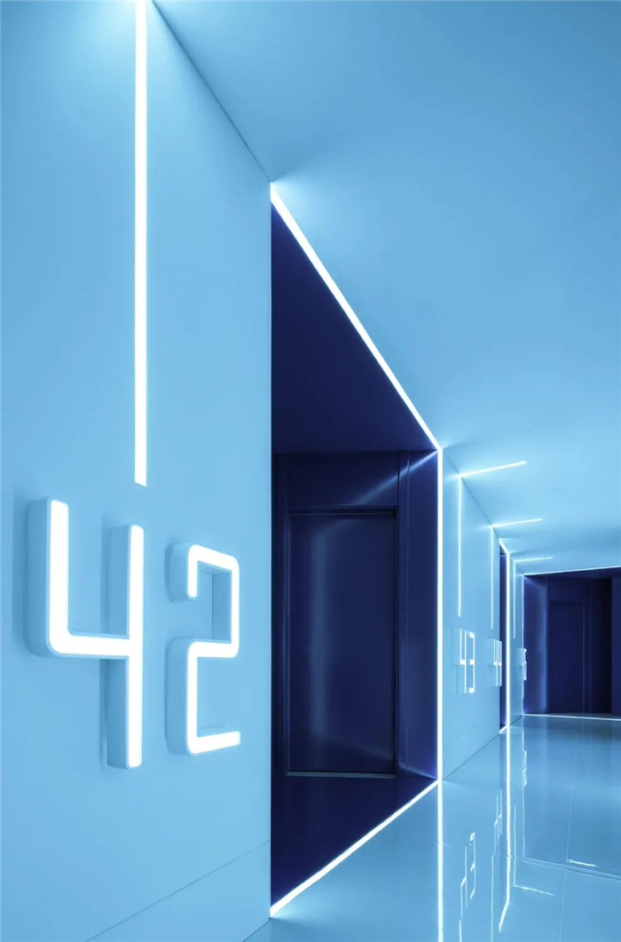 走廊设计-时尚炫酷的科技主题电竞酒店装修设计案例